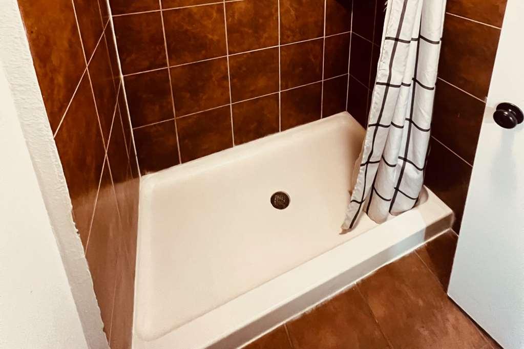 Hotel Econo & Downtown 2*