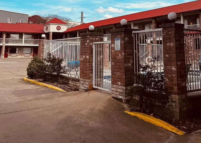Econo Lodge Inn & Suites Downtown San Antonio